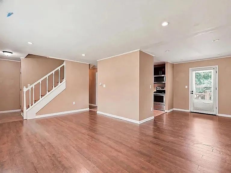 35 Avondale Dr #13 — Photo 6
