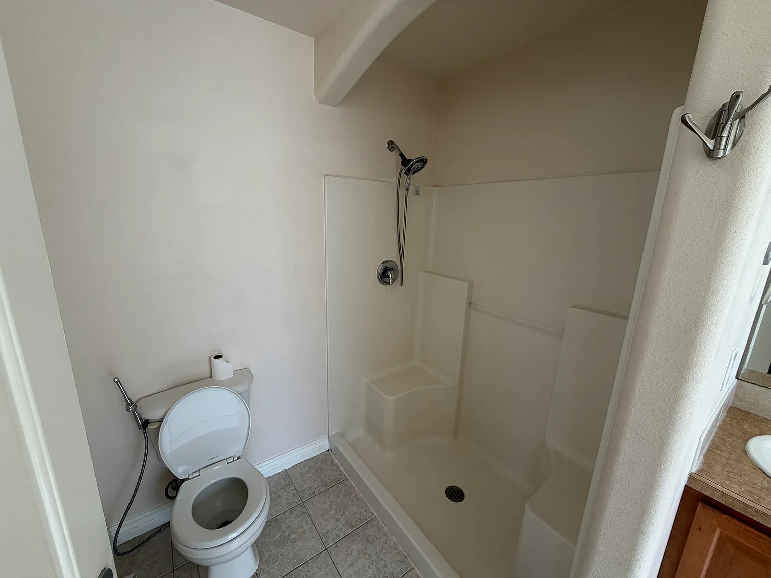 4 bed, 1977 sqft, $2,500 — Photo 3