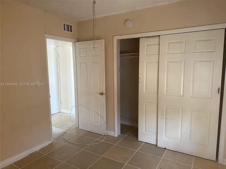 621 SW 15th Ave #4 — Photo 12