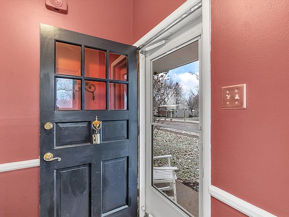 4th image of 978 Panorama Dr