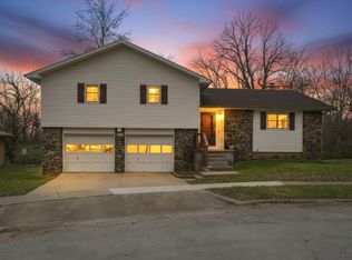 4040 W Woodshill Court, Springfield, MO 65802