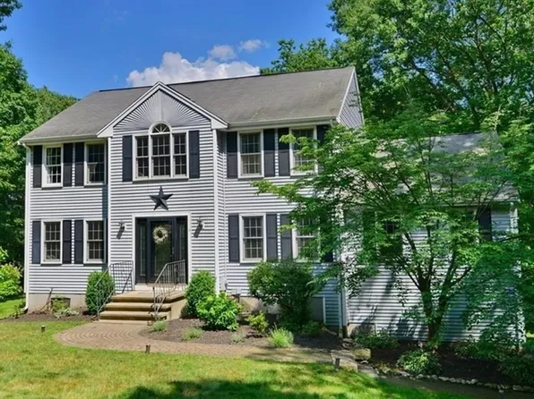 1 Chapin Ct, Mendon, MA 01756