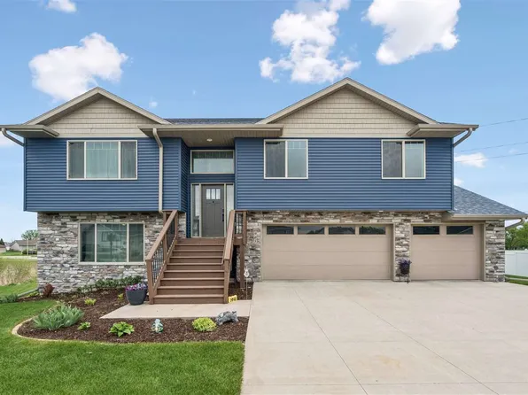 905 Carl Ct, Solon, IA 52333