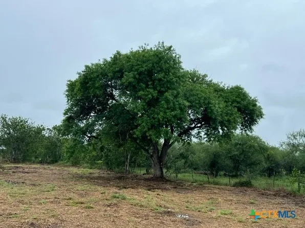 248 Davis Ln, Victoria, TX 77905