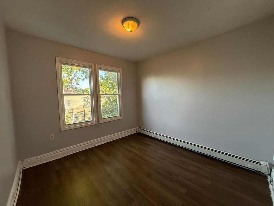 1st image of 166 Lexington Ave APT 2R