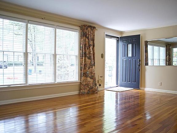 4th image of 7462 Village Dr