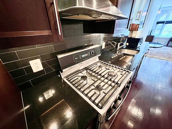 2nd image of 1519 Pine St #2S