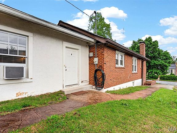 4th image of 2655 Louis Ave