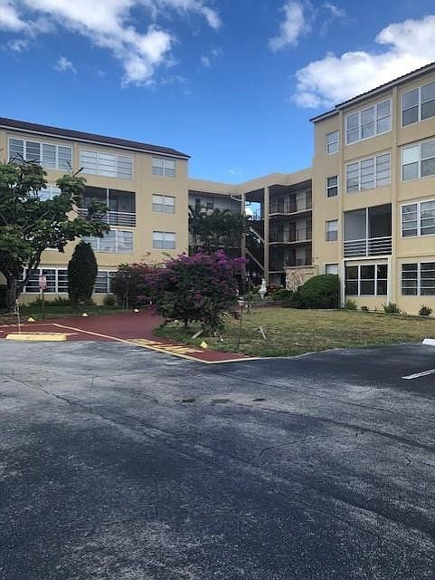 1st image of 2801 Somerset Dr APT 209