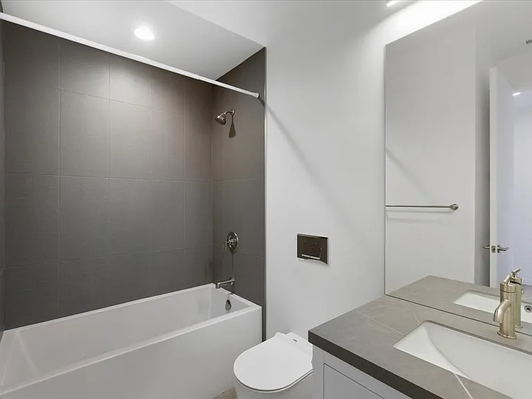 204 S Leavitt St #402 — Photo 16