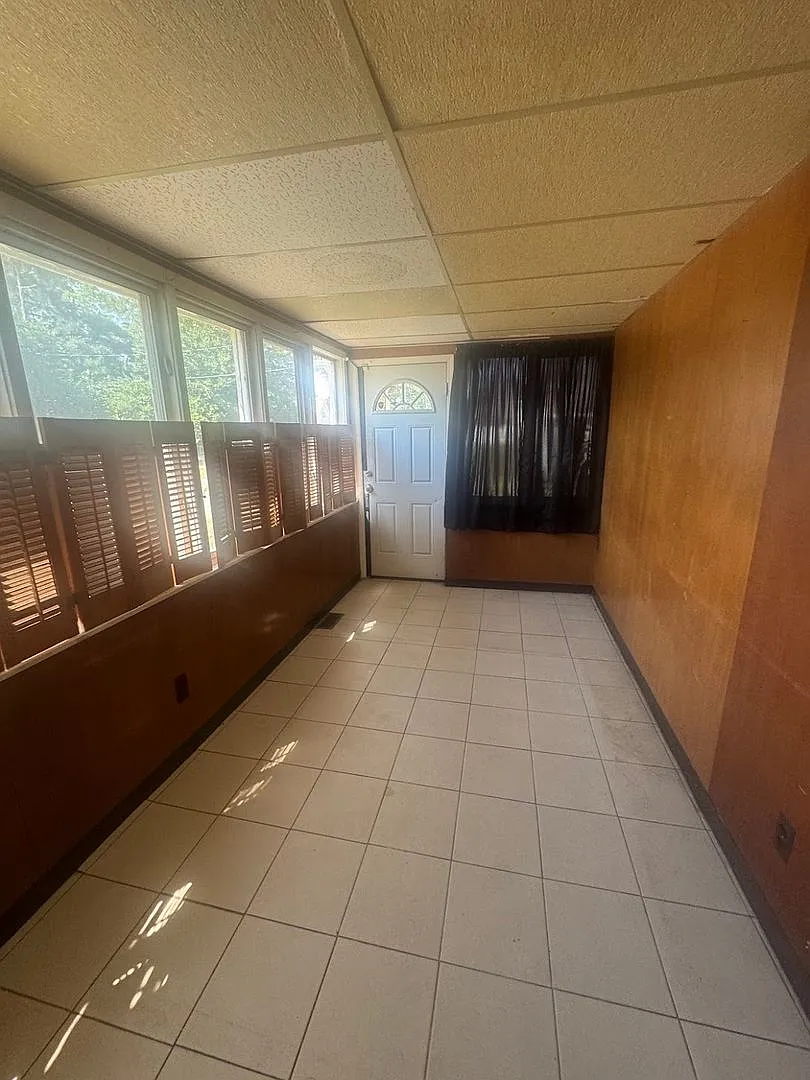 2 bedroom/ 1 bathroom Duplex! — Photo 4