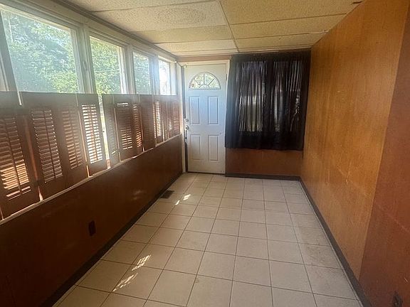 4th image of 15805 Mendota St
