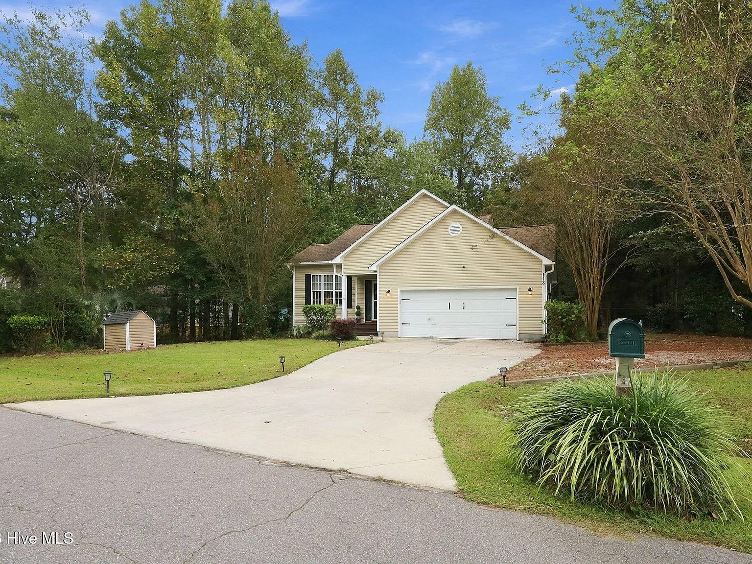 3 bed, 2.0 bath, 1618 sqft, $2,450 — Photo 3