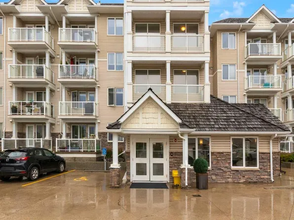 500 S Rocky Vista Gdns NW #102, Calgary, AB T3G 0C3