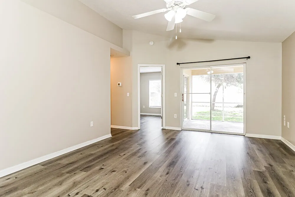 3 bed, 2.0 bath, 1267 sqft, $1,815 — Photo 4