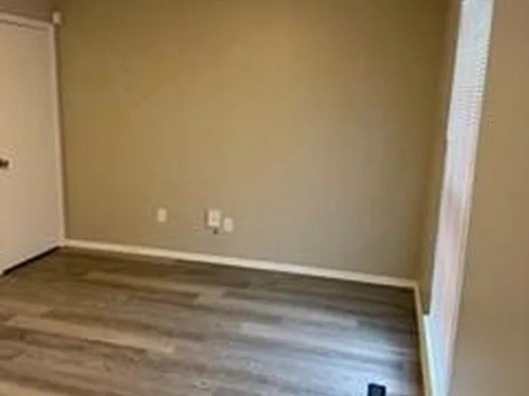 10401 Sycamore Ave, Kansas City, MO 64134