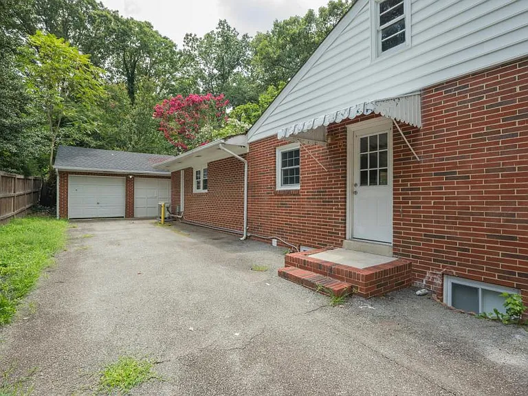 2337 Renfro Rd N — Photo 35