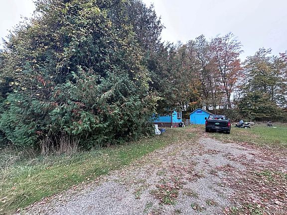 4th image of 2556 S Lakeshore Rd