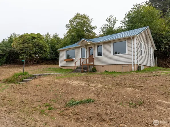 121 Sixth Street, Clallam Bay, WA 98326