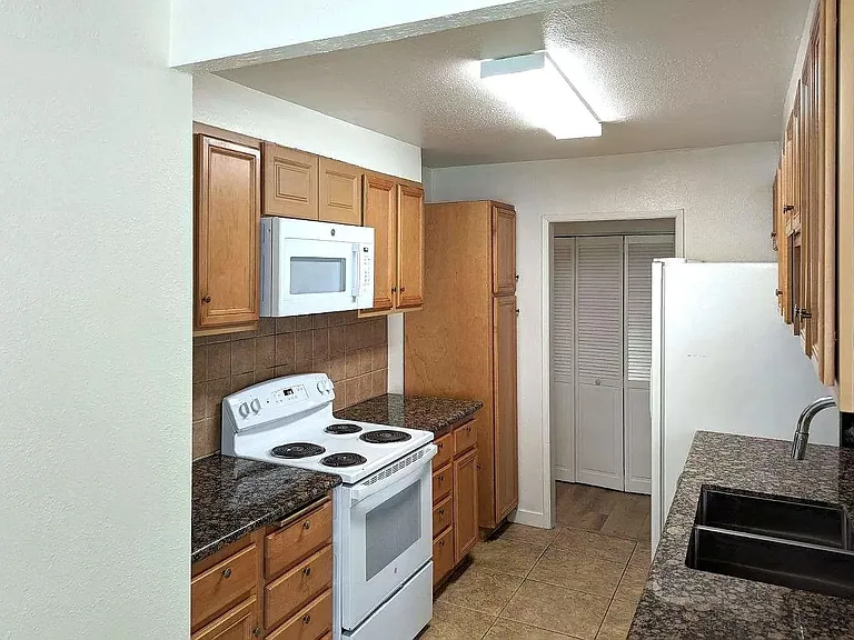 5412 Lindley Ave #103 — Photo 3
