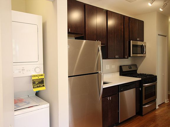 2nd image of 3108-10 W Sunnyside Ave #1F