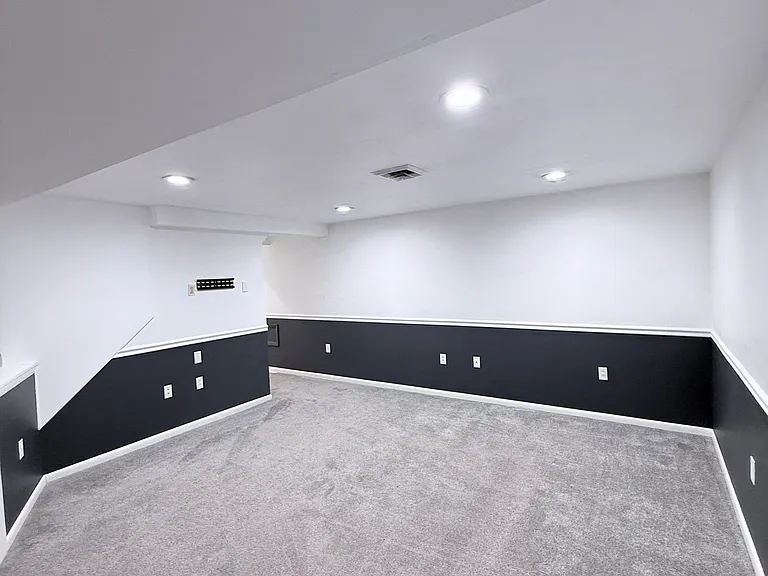 25 Greenview Ave #BASEMENT — Photo 7