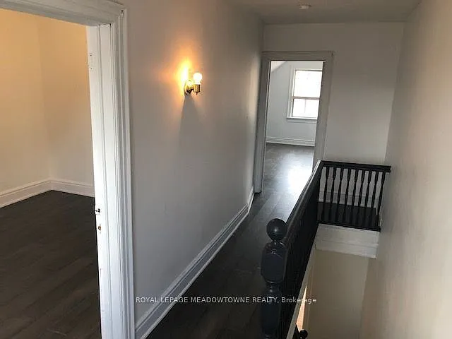 1211 College St #UPPER — Photo 25