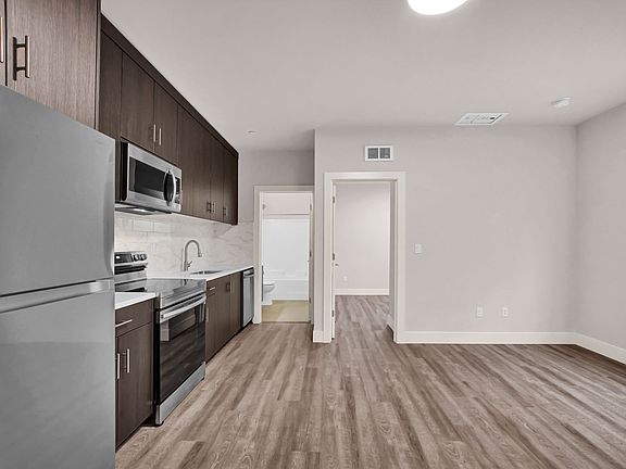 5th image of 7350 N Greenwich Ave #203