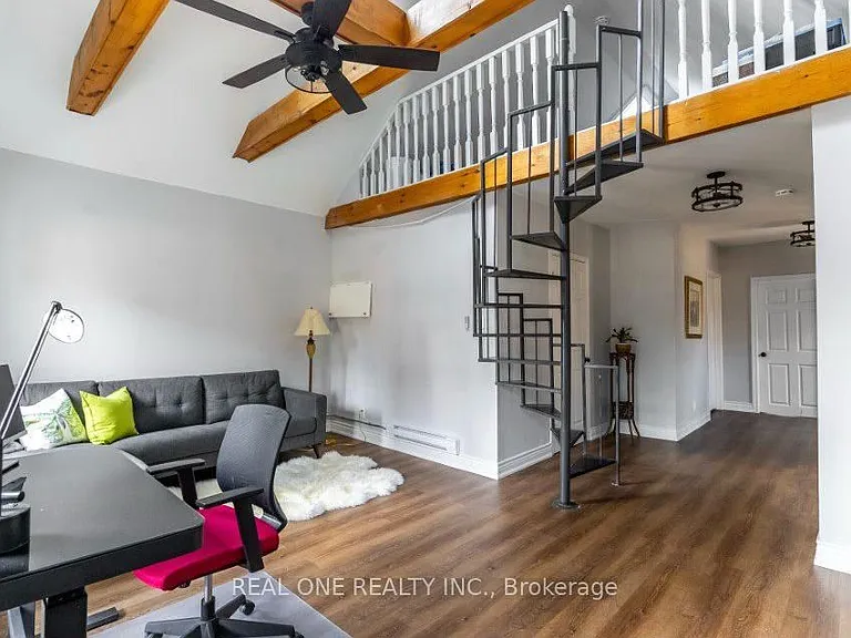 118 Queen St S #2 — Photo 8