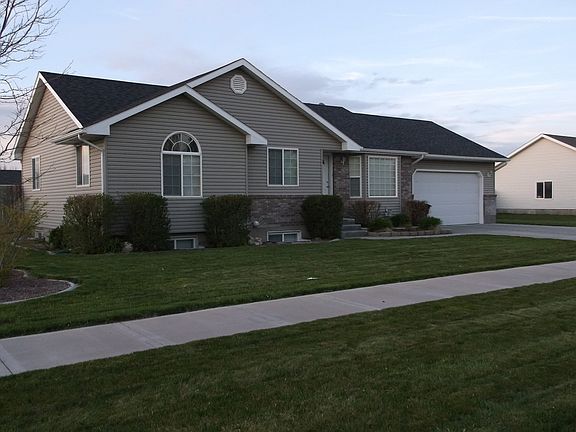 5th image of 4185 E Birchwood Cir