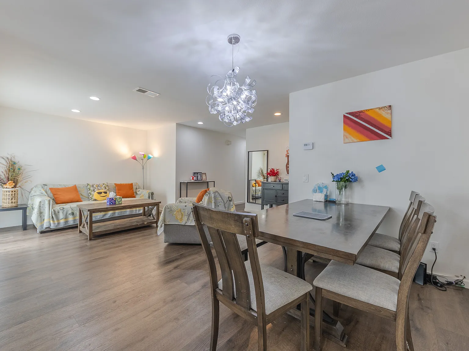 3 bed, 1605 sqft, $7,500 — Photo 3