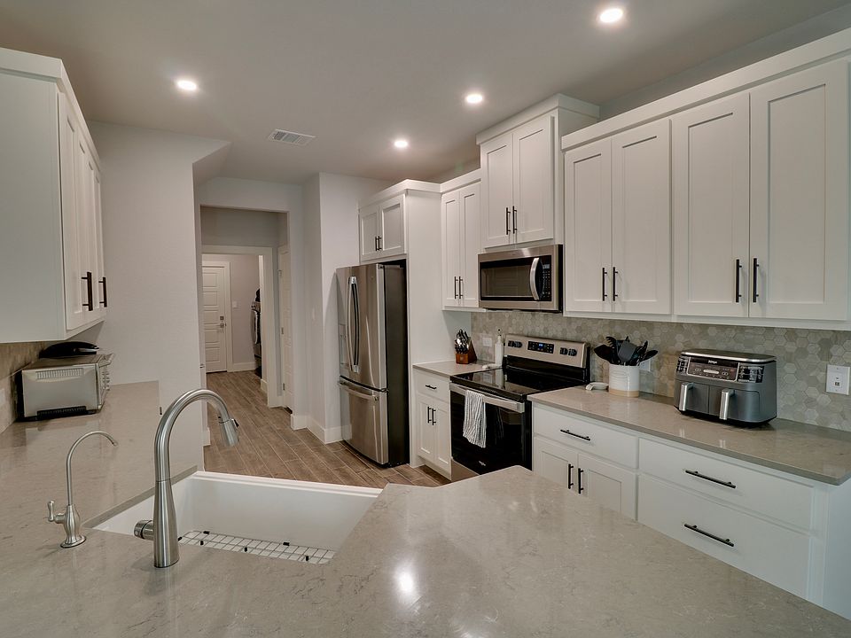 1st image of 103 Magnolia Cir