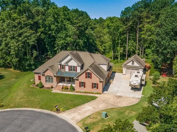 310 Marsh View Ct, Carrollton, VA 23314