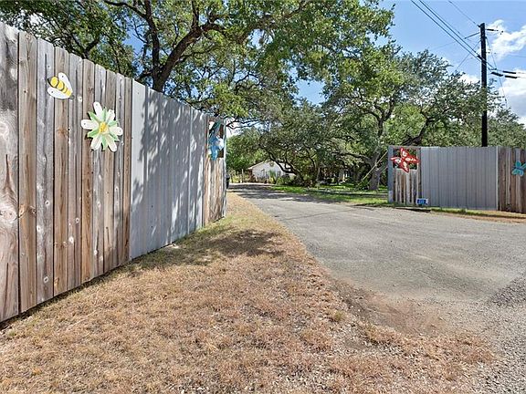 5th image of 222 Windmill Oaks Dr