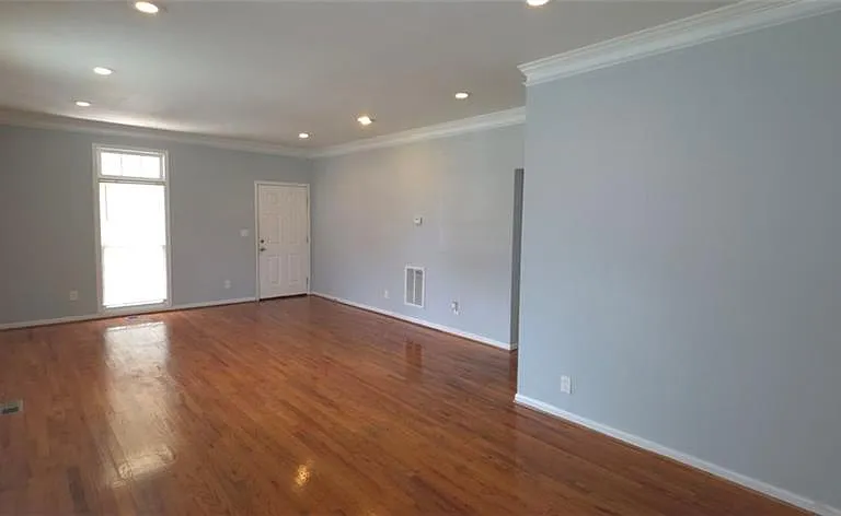 699 Smith St SW — Photo 5