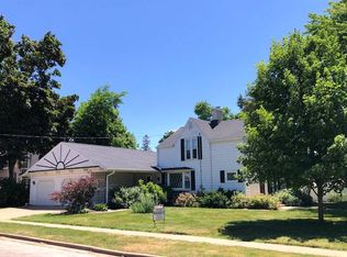 802 Wyman St, New London, WI 54961