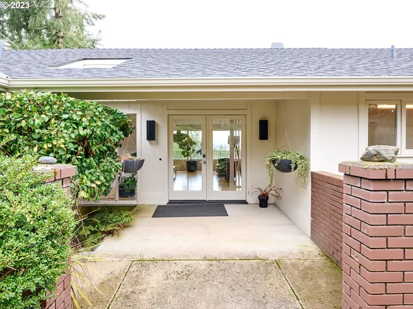 935 Holiday Ct, Salem, OR 97302