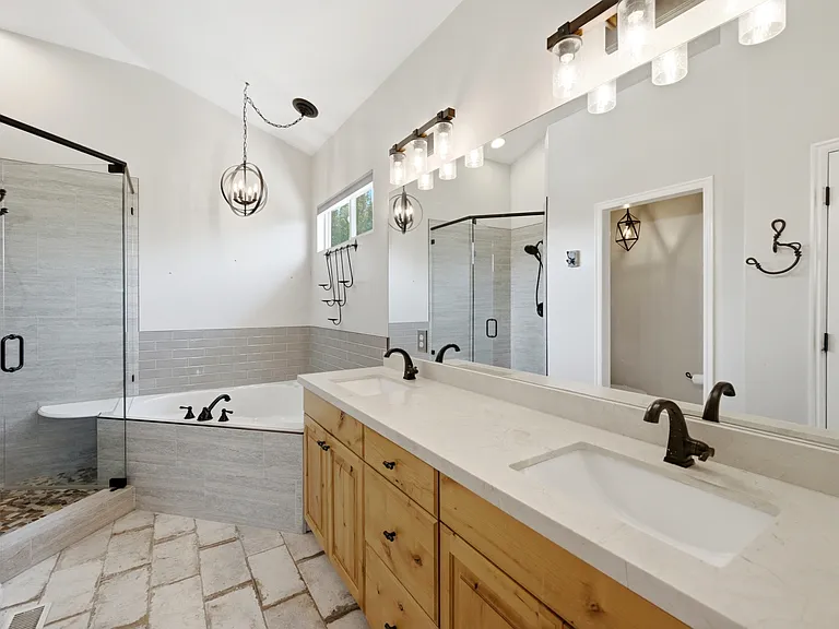 722 W Webb Rd — Photo 17