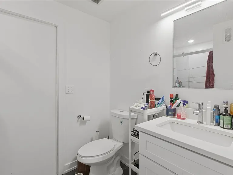 4939 N Saint Louis Ave #3V — Photo 8