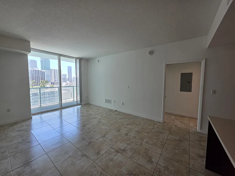 1900 N Bayshore Dr — Photo 15