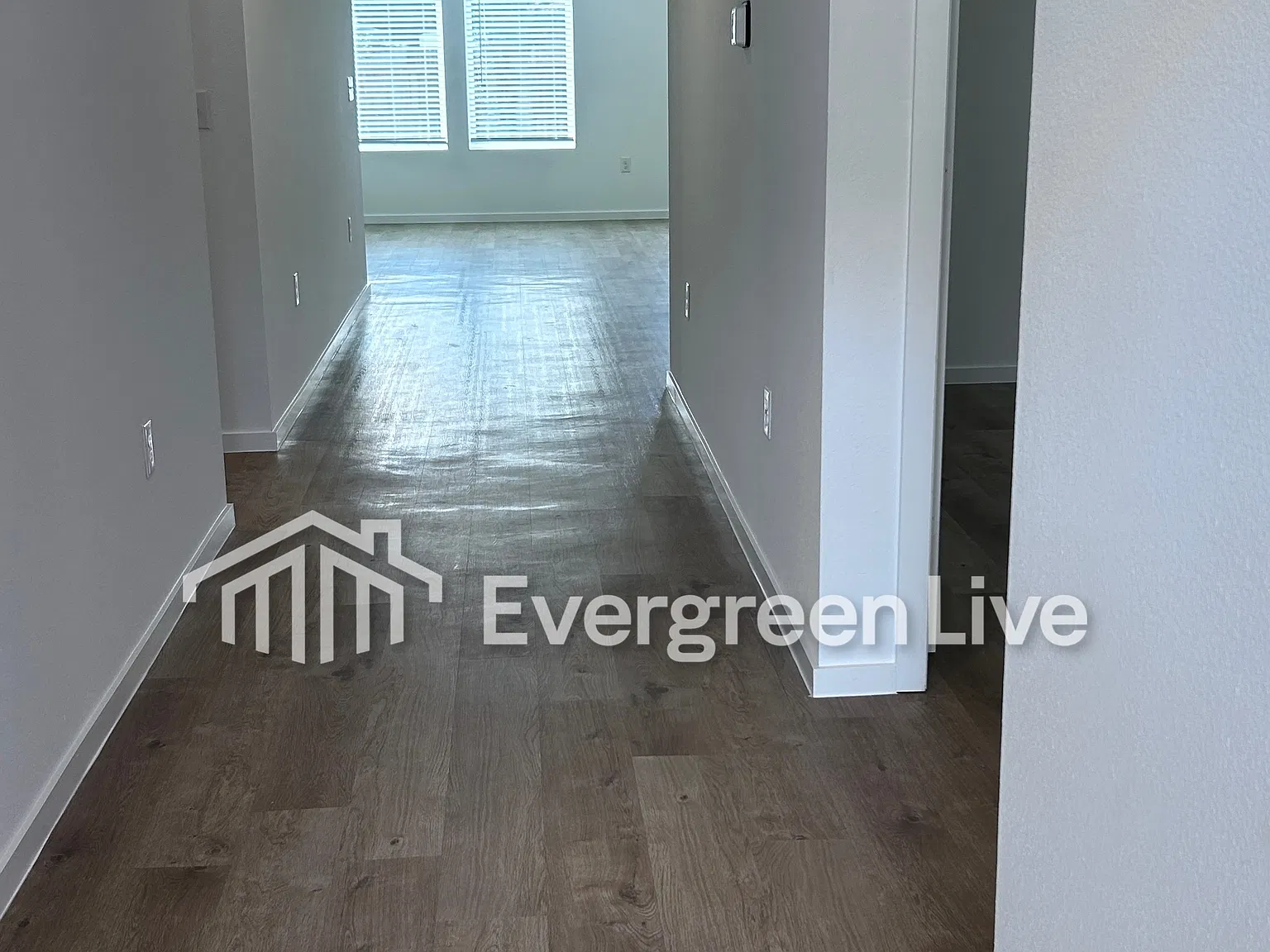4 bed, 2.0 bath, 1732 sqft, $1,800 — Photo 2
