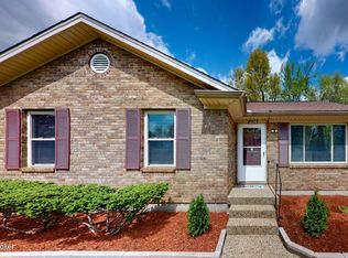 8503 Silver Fox Rd, Louisville, KY 40291