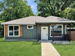 501 W 10th St, Hearne, TX 77859
