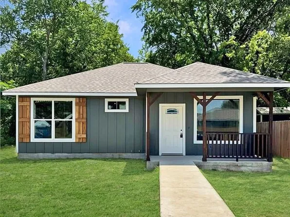 501 W 10th St, Hearne, TX 77859