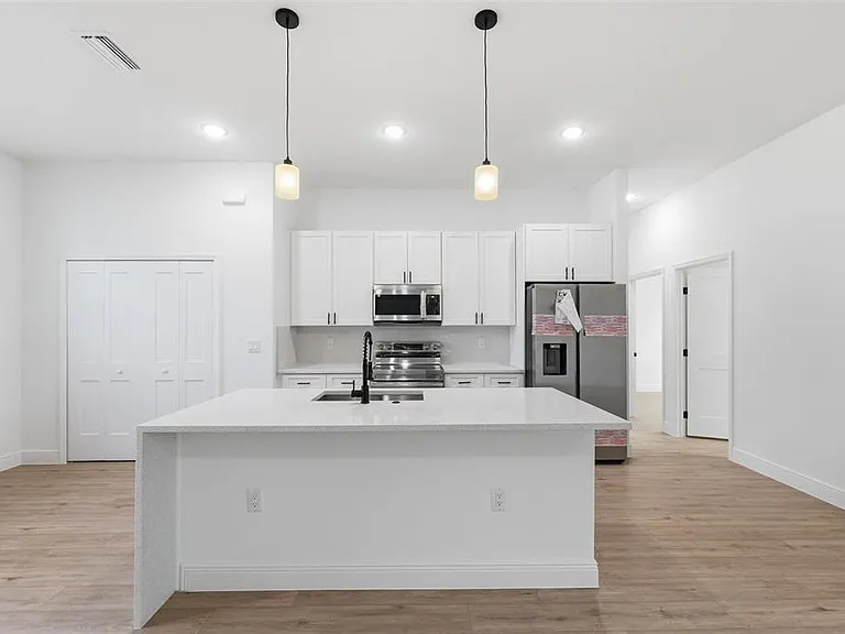 2652 W Paragon Ln — Photo 16