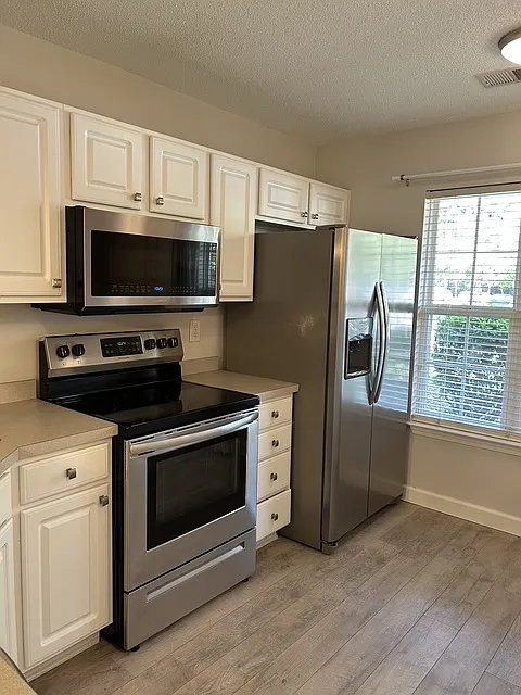 2 bed, 2.5 bath, 1012 sqft, $1,650 — Photo 2