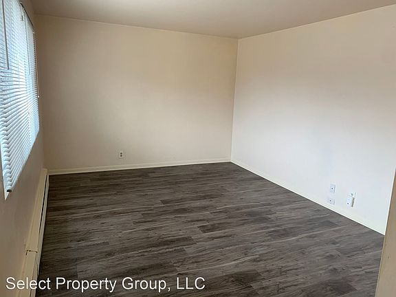 2nd image of 1456 N Farwell Ave #4889472