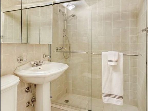 4th image of 311 E 71st St APT 6E