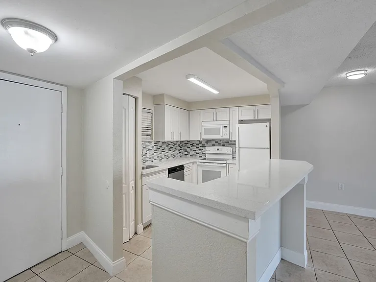 4205 N University Dr #108 — Photo 9