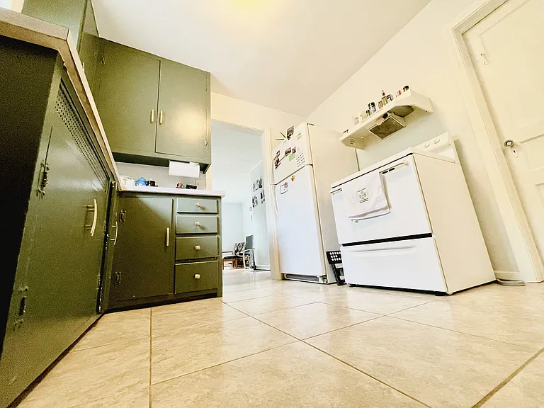 5850 Primrose Ave — Photo 6